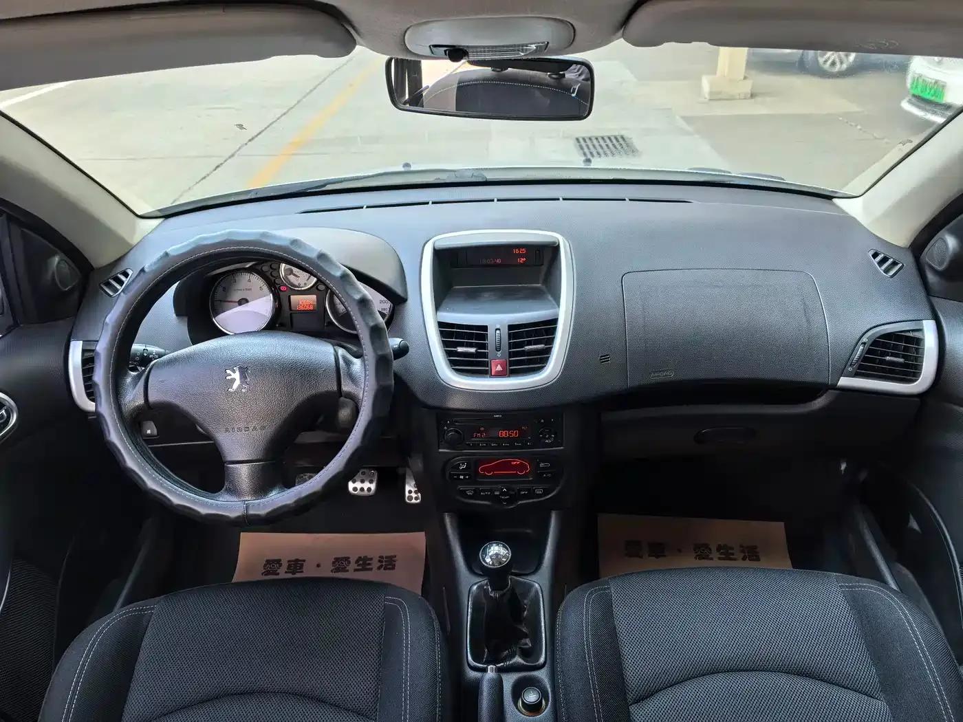 Peugeot 207 2009 Sedan 1.4L Manual Comfort Edition — миниатюра 7
