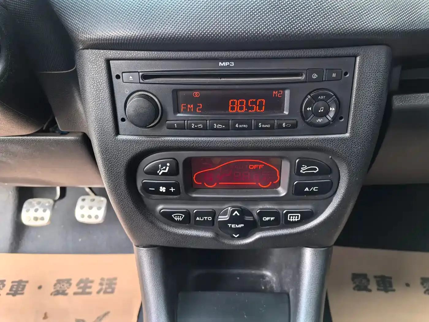 Peugeot 207 2009 Sedan 1.4L Manual Comfort Edition — миниатюра 10
