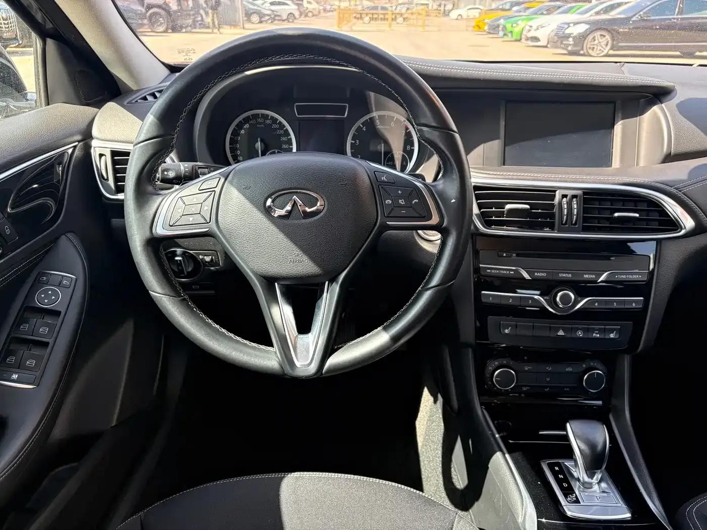 Infiniti QX30 2017 1.6T 2WD Fashion Edition — миниатюра 12