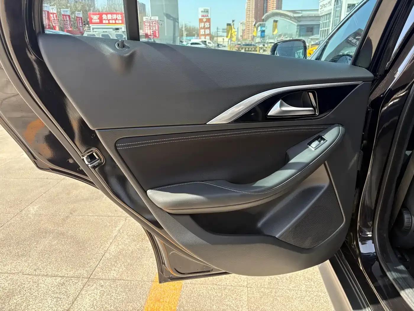 Infiniti QX30 2017 1.6T 2WD Fashion Edition — миниатюра 17