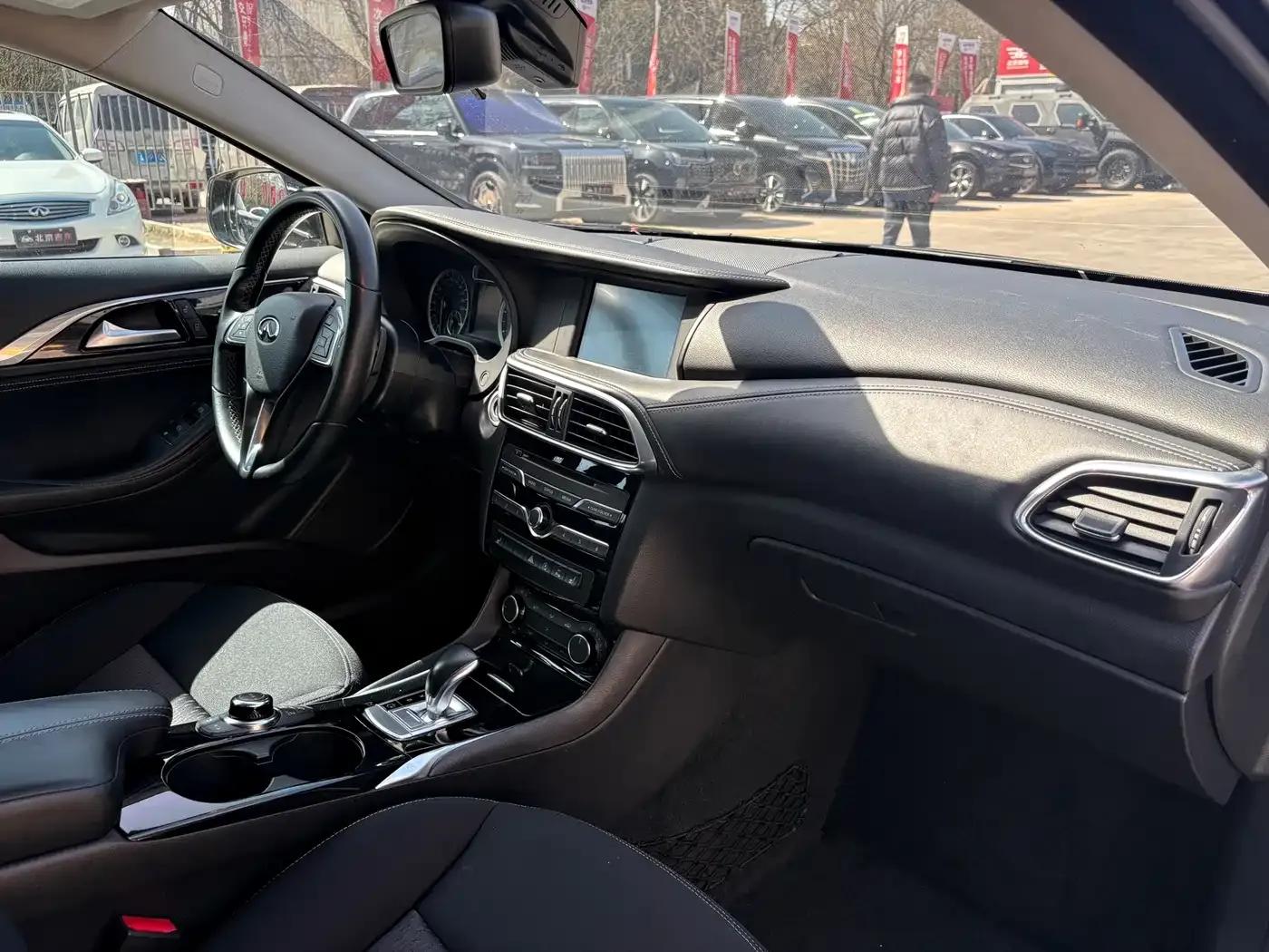 Infiniti QX30 2017 1.6T 2WD Fashion Edition — миниатюра 18