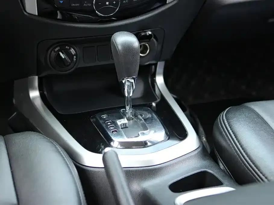 2017 Navara 2.5L Automatic 4WD Luxury Edition QR25 — миниатюра 15