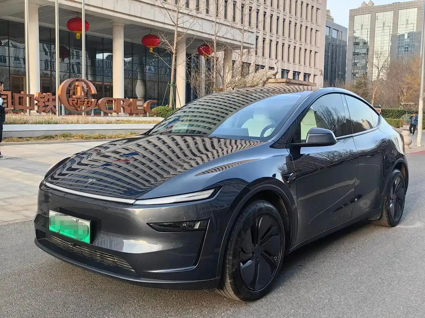 Model Y 2025 Rear-Wheel Drive First Edition — миниатюра 1