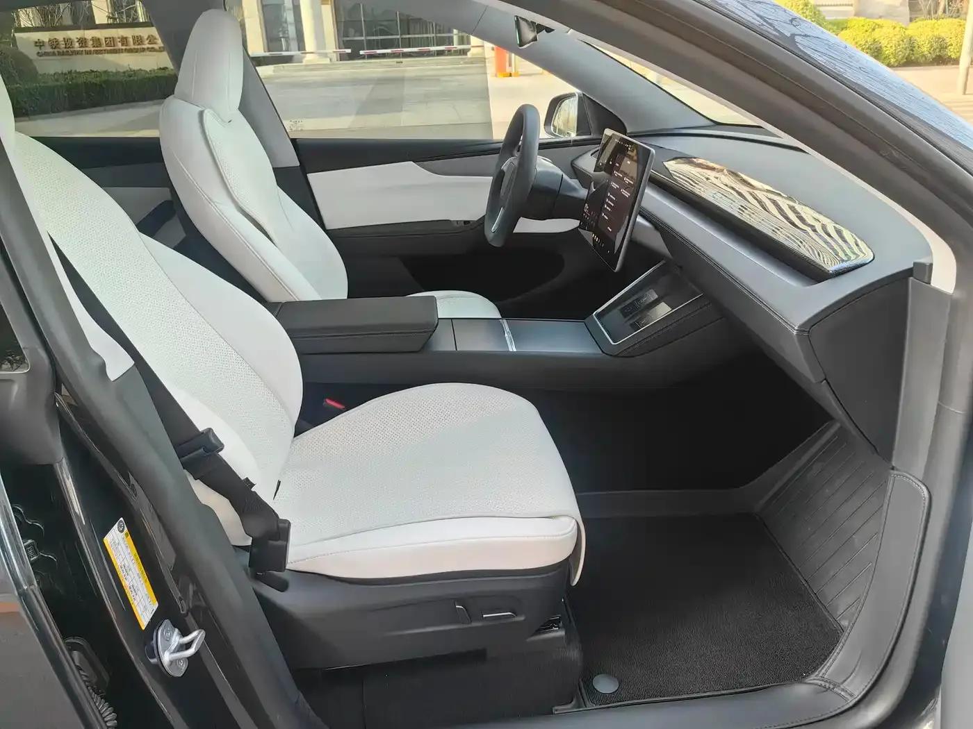 Model Y 2025 Rear-Wheel Drive First Edition — миниатюра 11