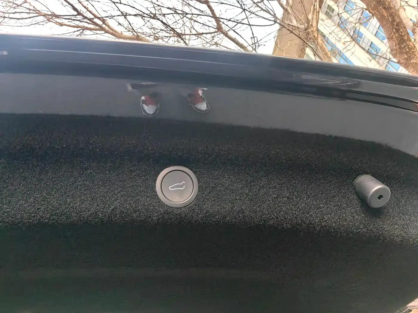 Model Y 2025 Rear-Wheel Drive First Edition — миниатюра 14