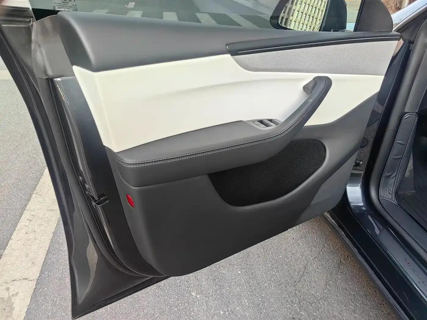 Model Y 2025 Rear-Wheel Drive First Edition — миниатюра 19