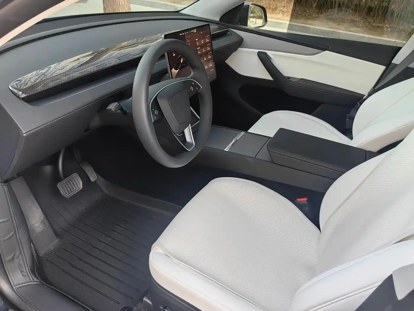 Model Y 2025 Rear-Wheel Drive First Edition — миниатюра 20