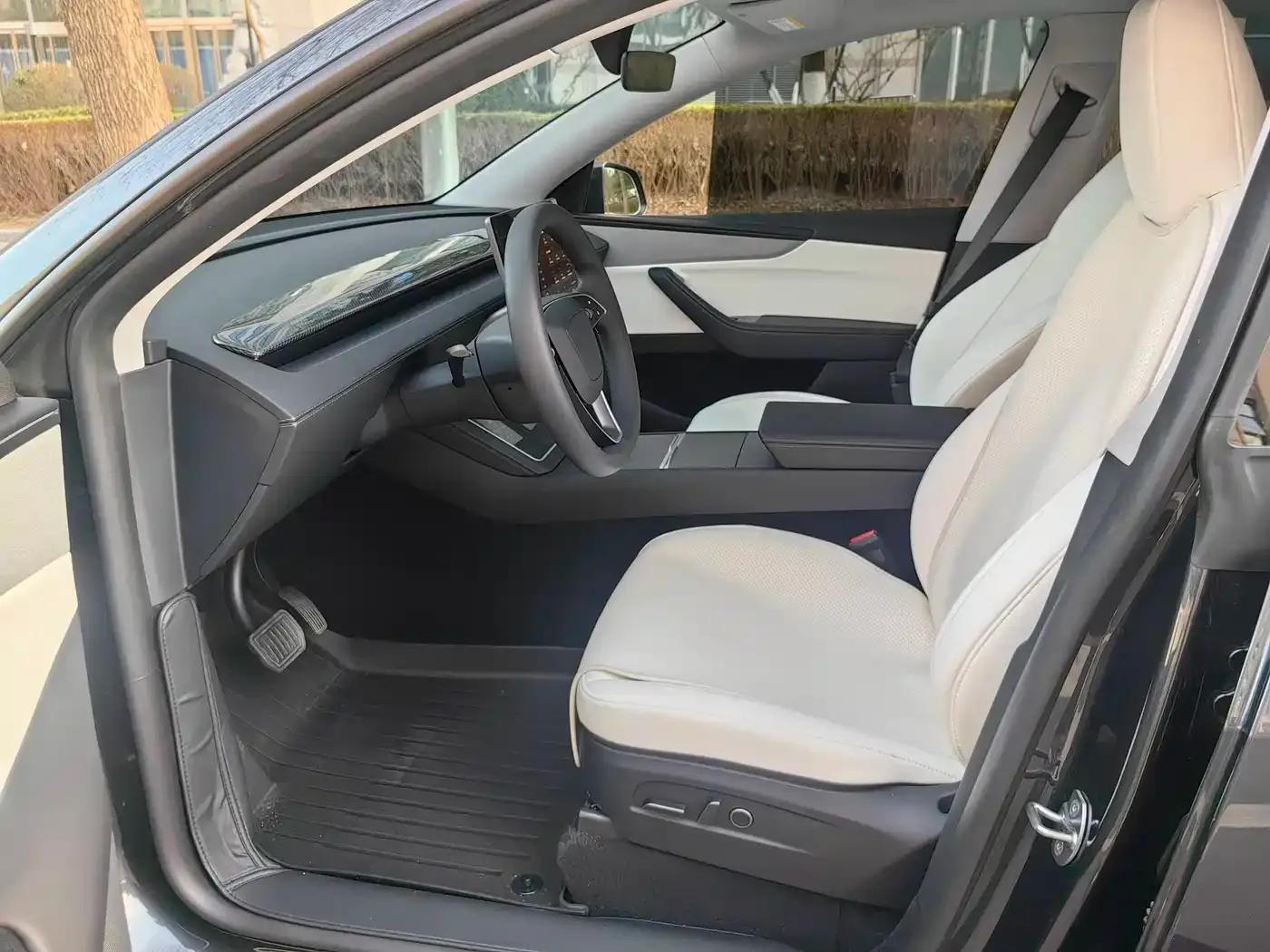 Model Y 2025 Rear-Wheel Drive First Edition — миниатюра 22