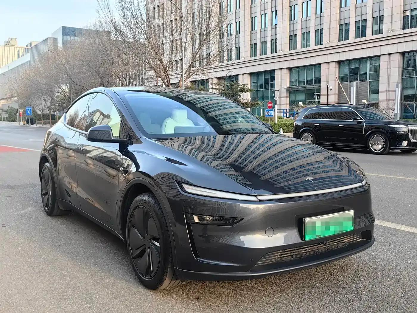 Model Y 2025 Rear-Wheel Drive First Edition — миниатюра 5