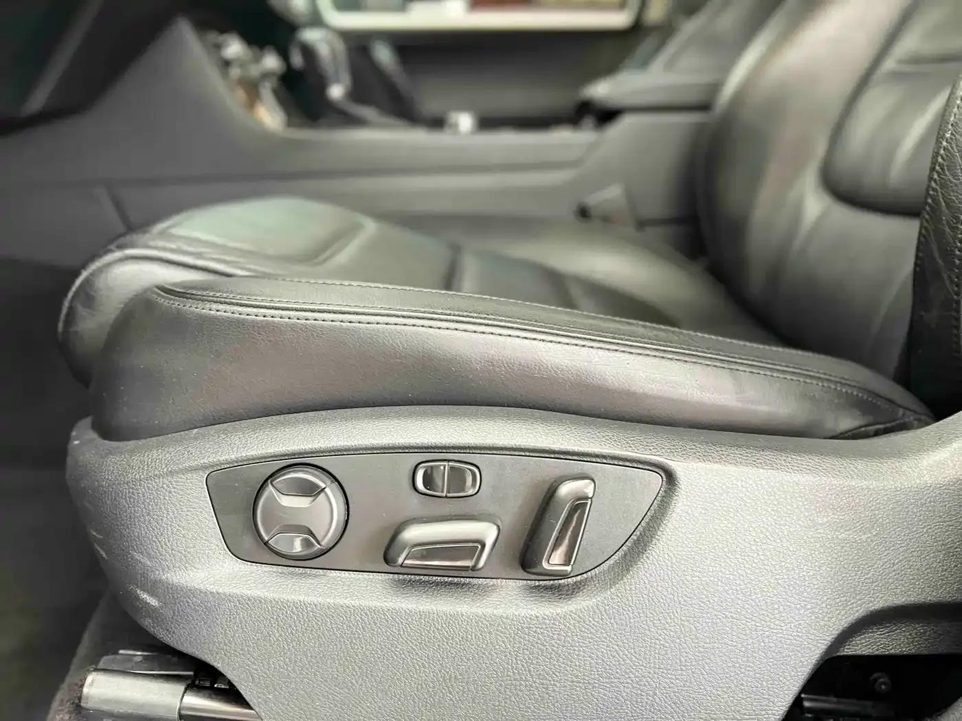 2011 Touareg 3.0TSI Comfort — миниатюра 12