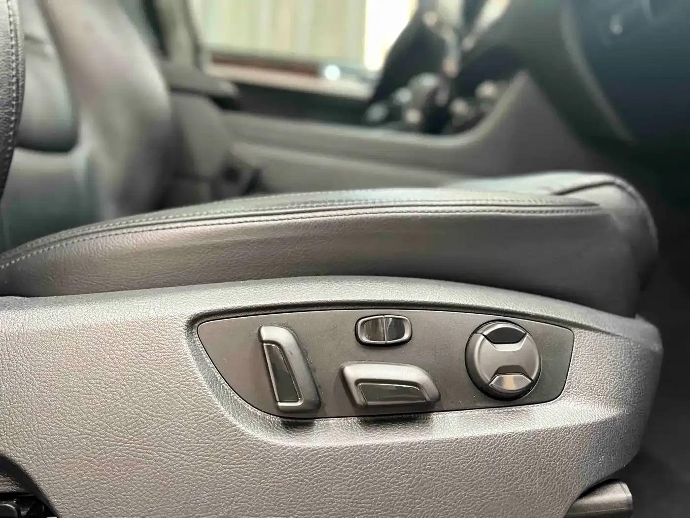 2011 Touareg 3.0TSI Comfort — миниатюра 20