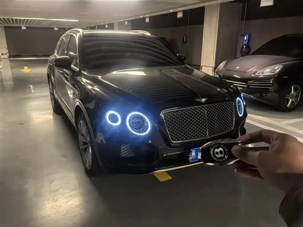 Bentayga Plug-in Hybrid 2019 3.0T PHEV — миниатюра 3
