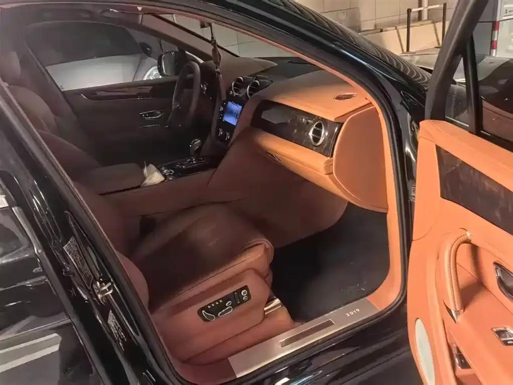 Bentayga Plug-in Hybrid 2019 3.0T PHEV — миниатюра 4