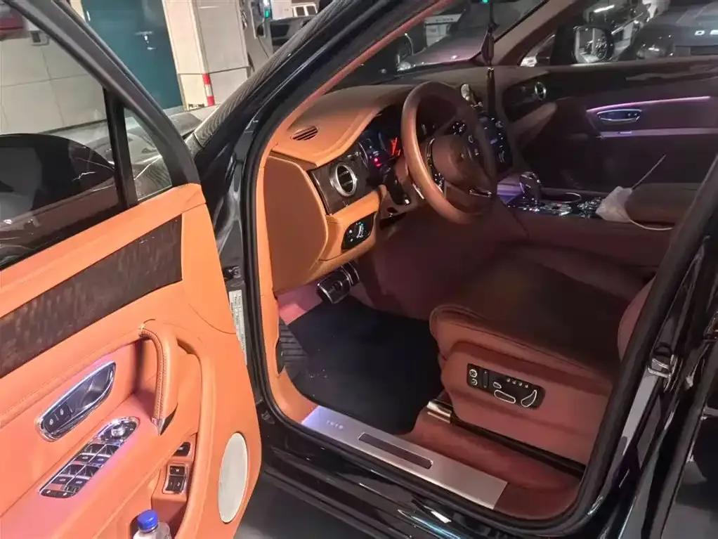 Bentayga Plug-in Hybrid 2019 3.0T PHEV — миниатюра 6