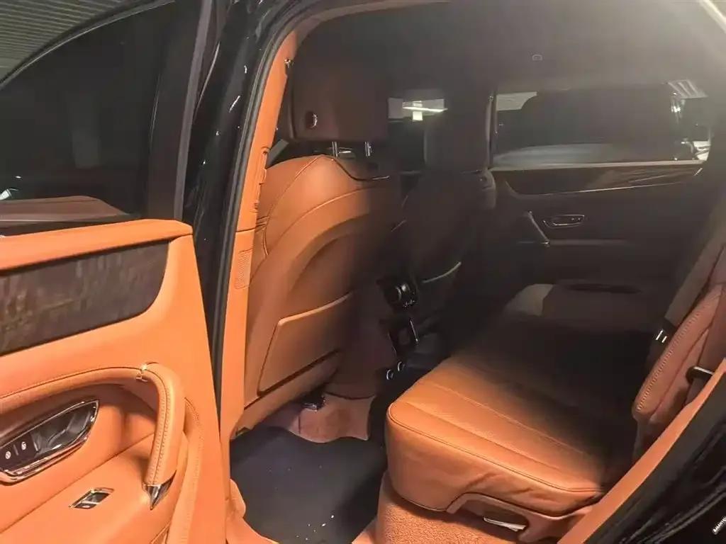 Bentayga Plug-in Hybrid 2019 3.0T PHEV — миниатюра 7