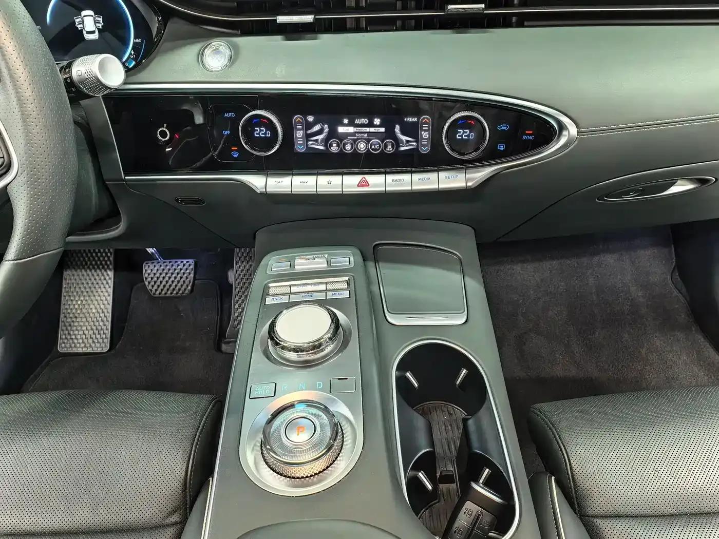 Genesis GV70 EV 2023 Model - Flagship Edition — миниатюра 12
