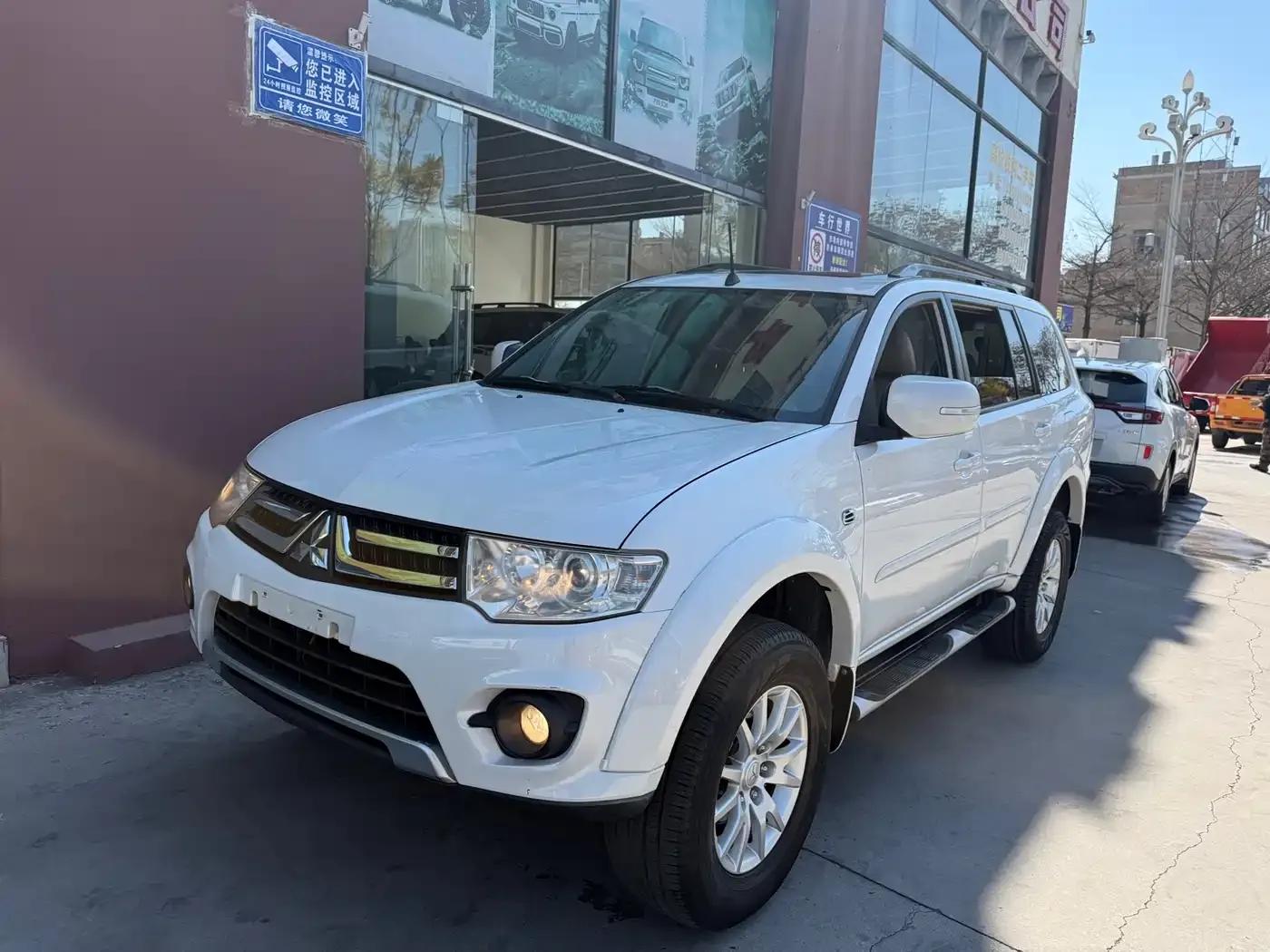 2013 Pajero Sport 3.0L Automatic 2WD Luxury Edition — миниатюра 1