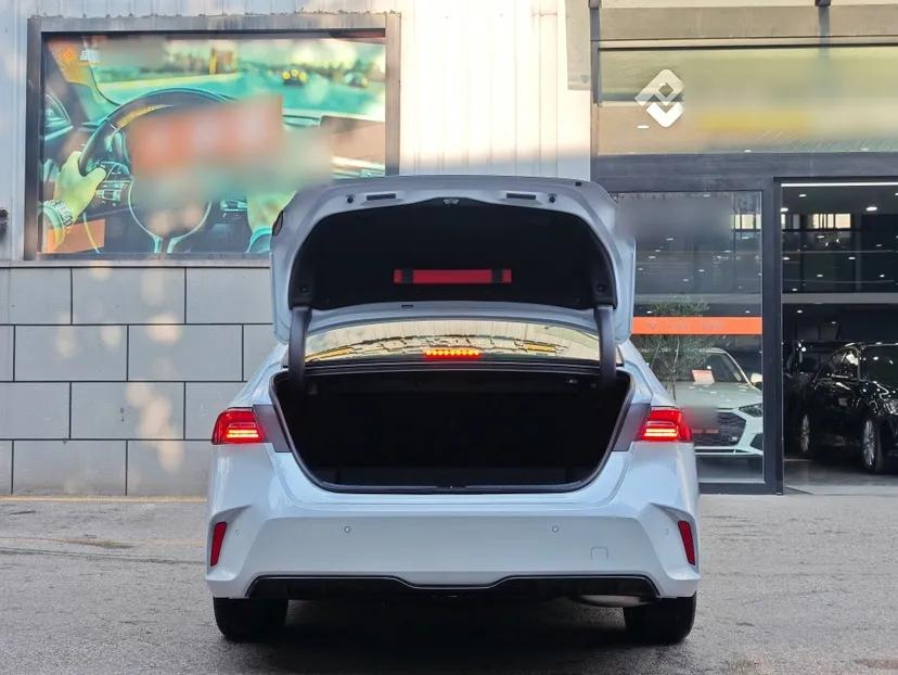 Honda Inspire New Energy 2023 ePHEV Prestige Edition — миниатюра 16