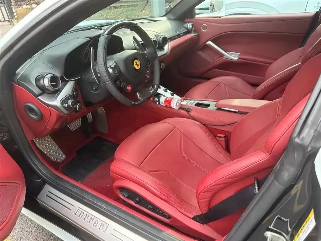 2013 F12berlinetta 6.3L Standard Model — миниатюра 3