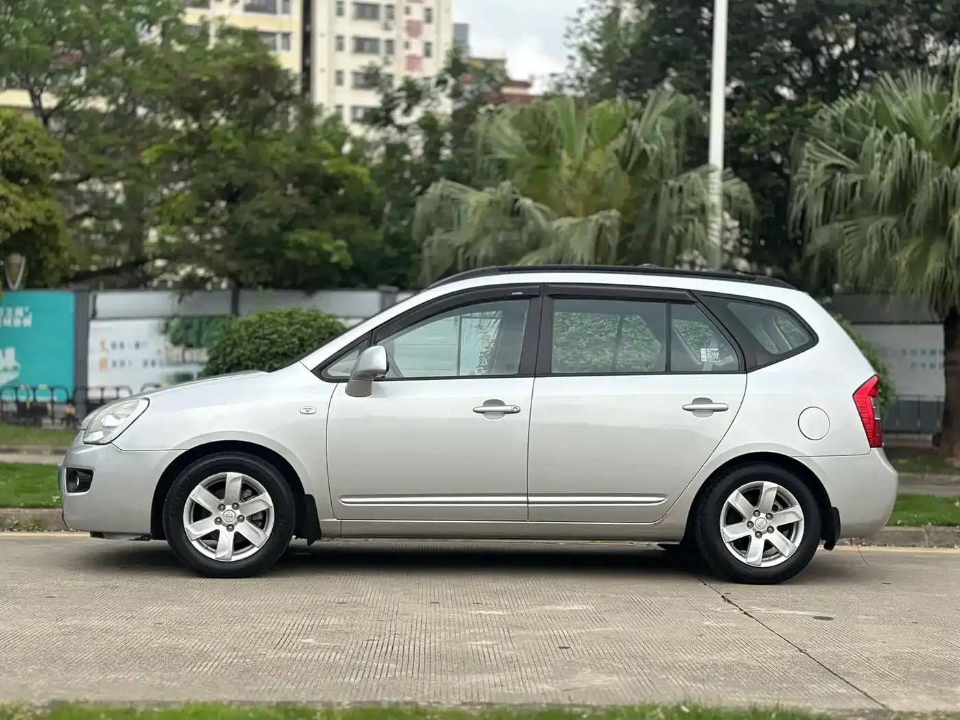 Carens 2007 2.0L 7-seater Comfort Edition — миниатюра 9