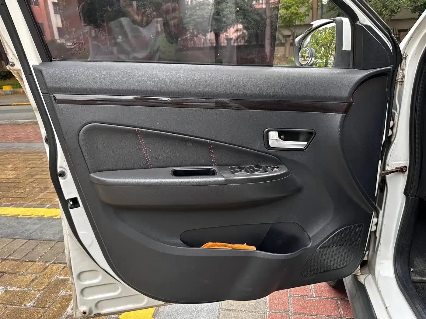 Fengguang 370 2016 Model 1.5L Manual Premium 7-Seater — миниатюра 13