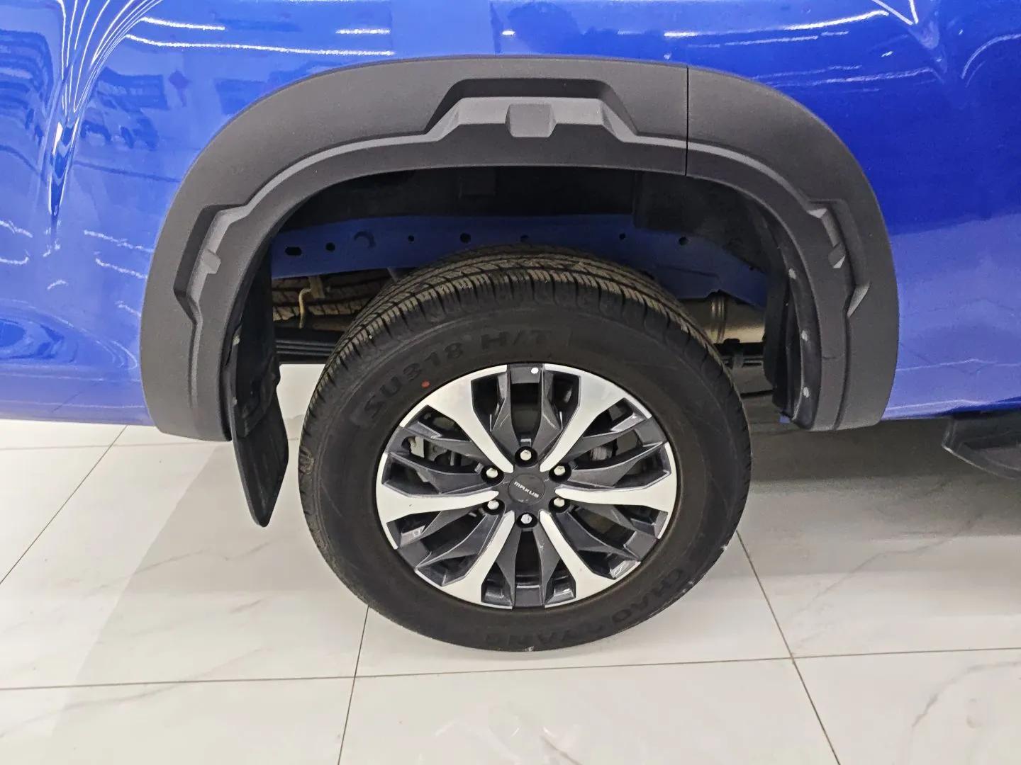 SAIC MAXUS Xingji 2023 Starry L 2.0T Diesel Automatic 2WD Elite Edition Long Bed — миниатюра 10