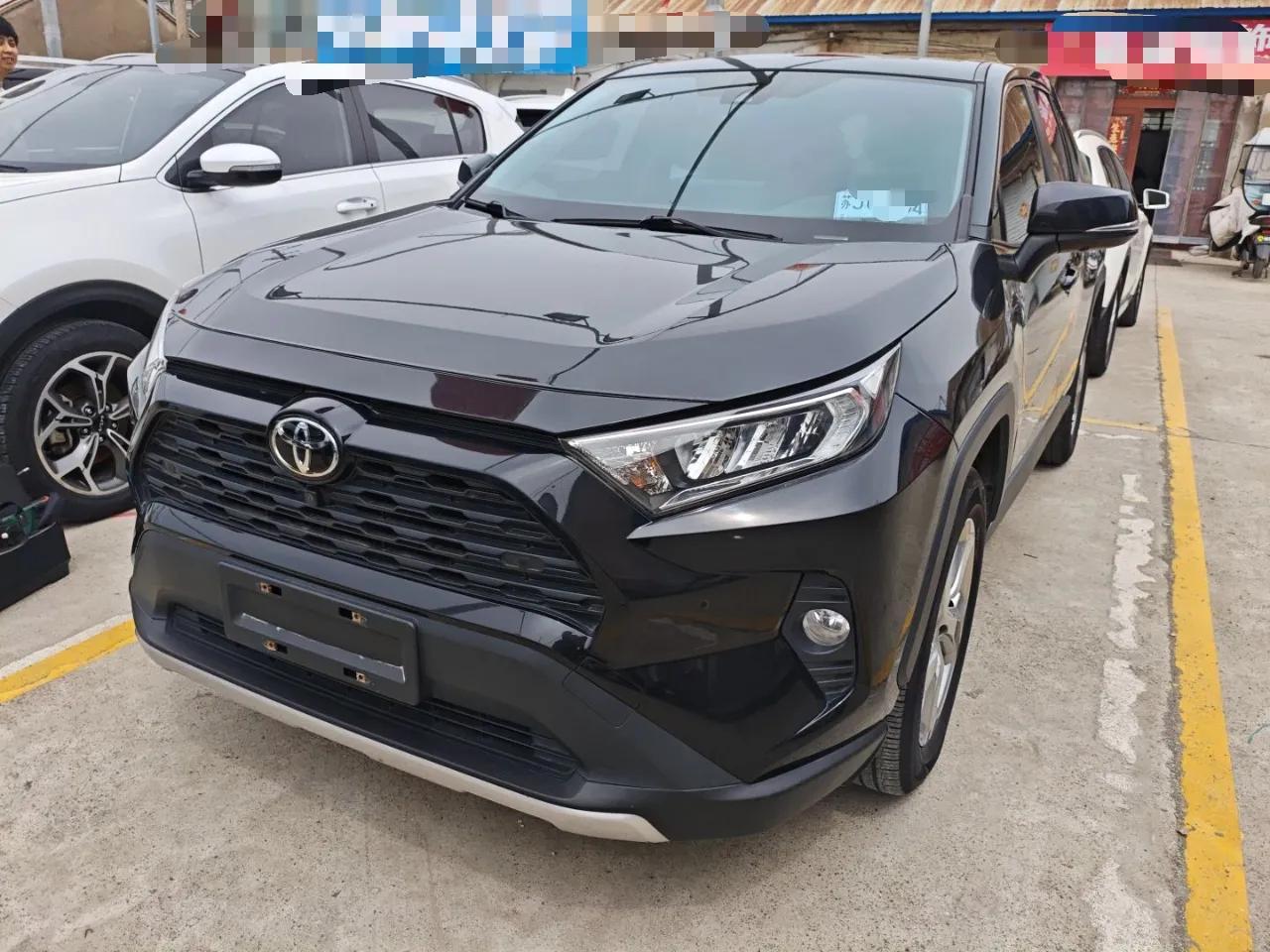 Toyota RAV4 2022 2.0L CVT Two-Wheel Drive Fashion Plus Edition — миниатюра 1
