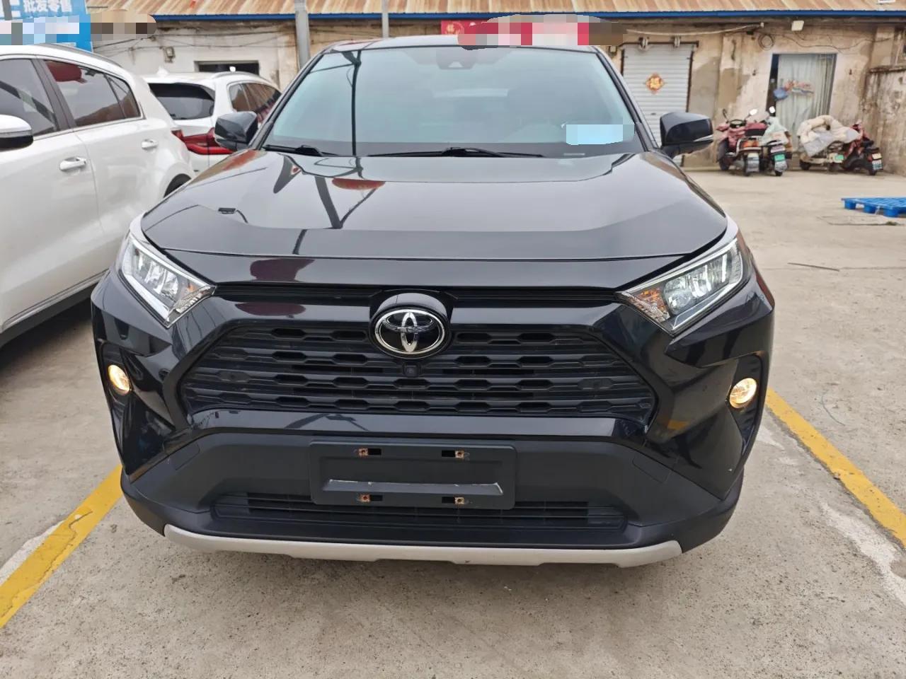 Toyota RAV4 2022 2.0L CVT Two-Wheel Drive Fashion Plus Edition — миниатюра 2