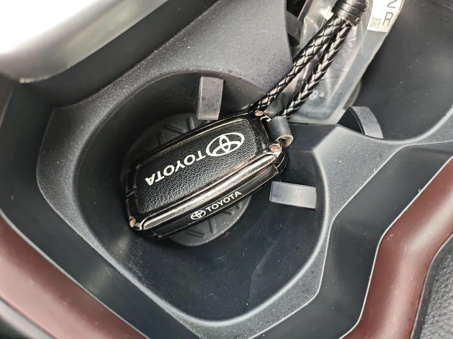 Toyota RAV4 2022 2.0L CVT Two-Wheel Drive Fashion Plus Edition — миниатюра 12