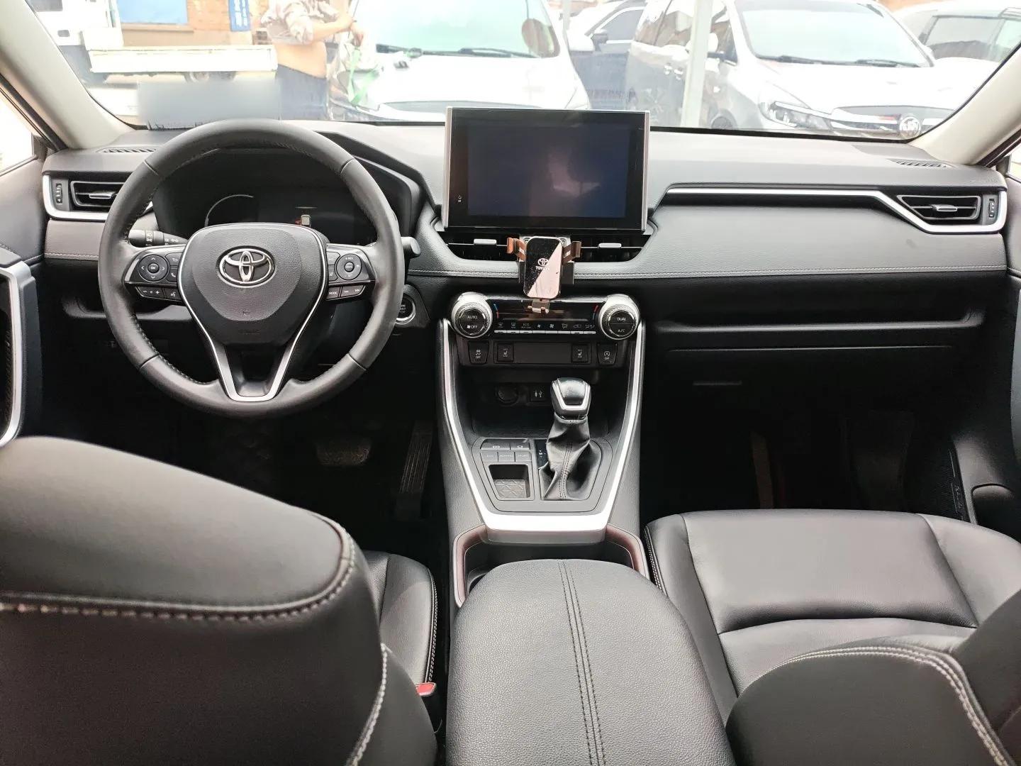Toyota RAV4 2022 2.0L CVT Two-Wheel Drive Fashion Plus Edition — миниатюра 13
