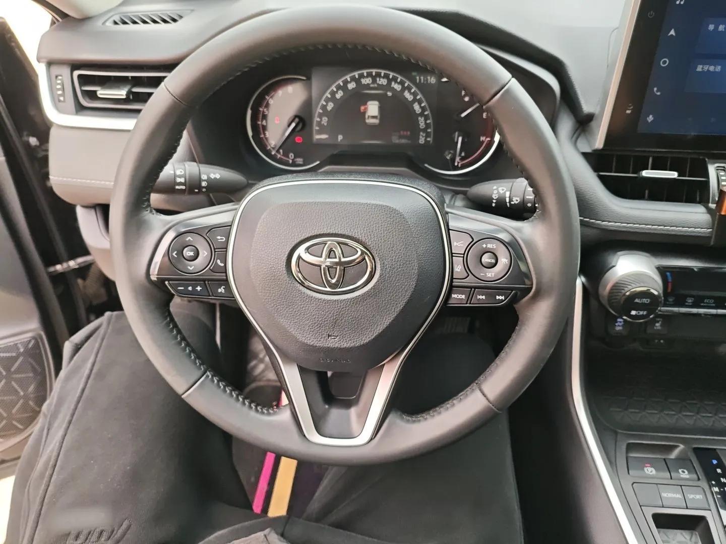 Toyota RAV4 2022 2.0L CVT Two-Wheel Drive Fashion Plus Edition — миниатюра 14