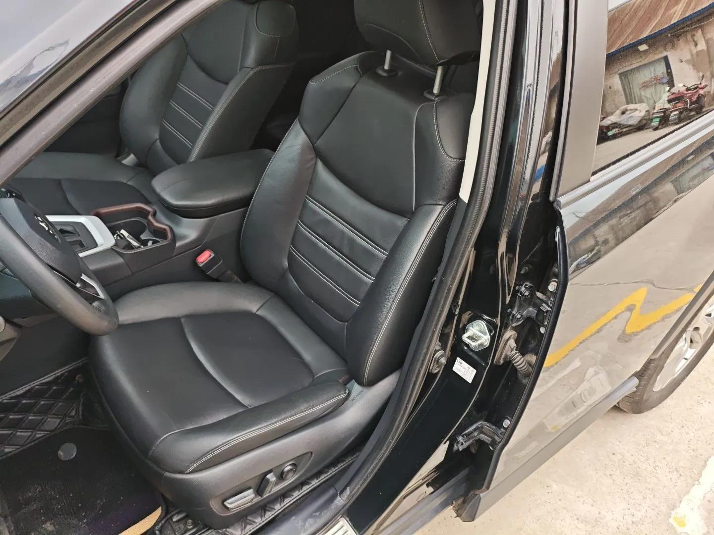 Toyota RAV4 2022 2.0L CVT Two-Wheel Drive Fashion Plus Edition — миниатюра 18