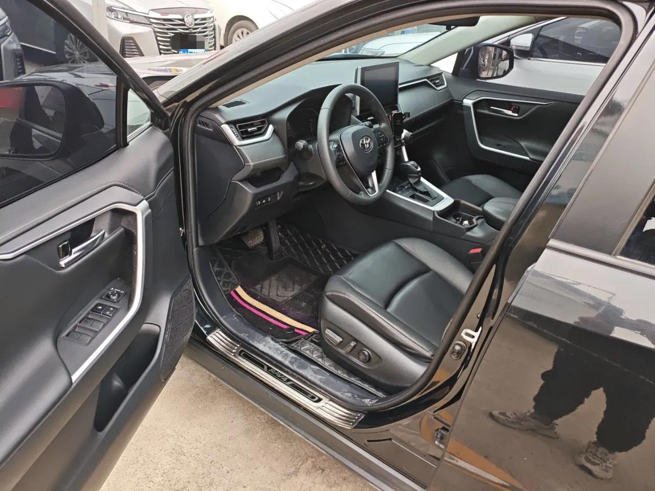 Toyota RAV4 2022 2.0L CVT Two-Wheel Drive Fashion Plus Edition — миниатюра 19