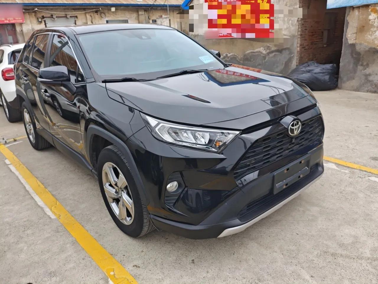Toyota RAV4 2022 2.0L CVT Two-Wheel Drive Fashion Plus Edition — миниатюра 3