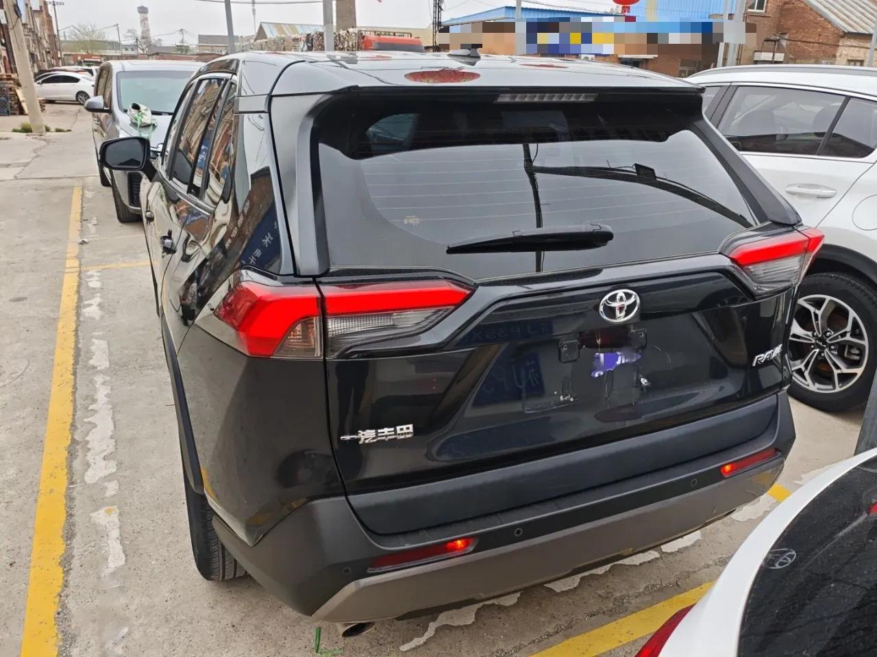 Toyota RAV4 2022 2.0L CVT Two-Wheel Drive Fashion Plus Edition — миниатюра 5