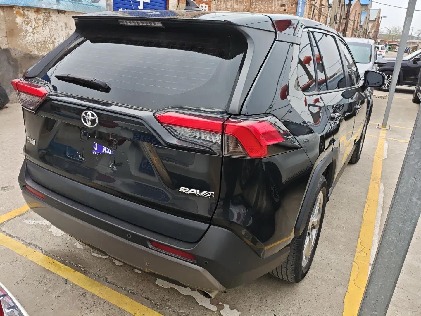 Toyota RAV4 2022 2.0L CVT Two-Wheel Drive Fashion Plus Edition — миниатюра 6