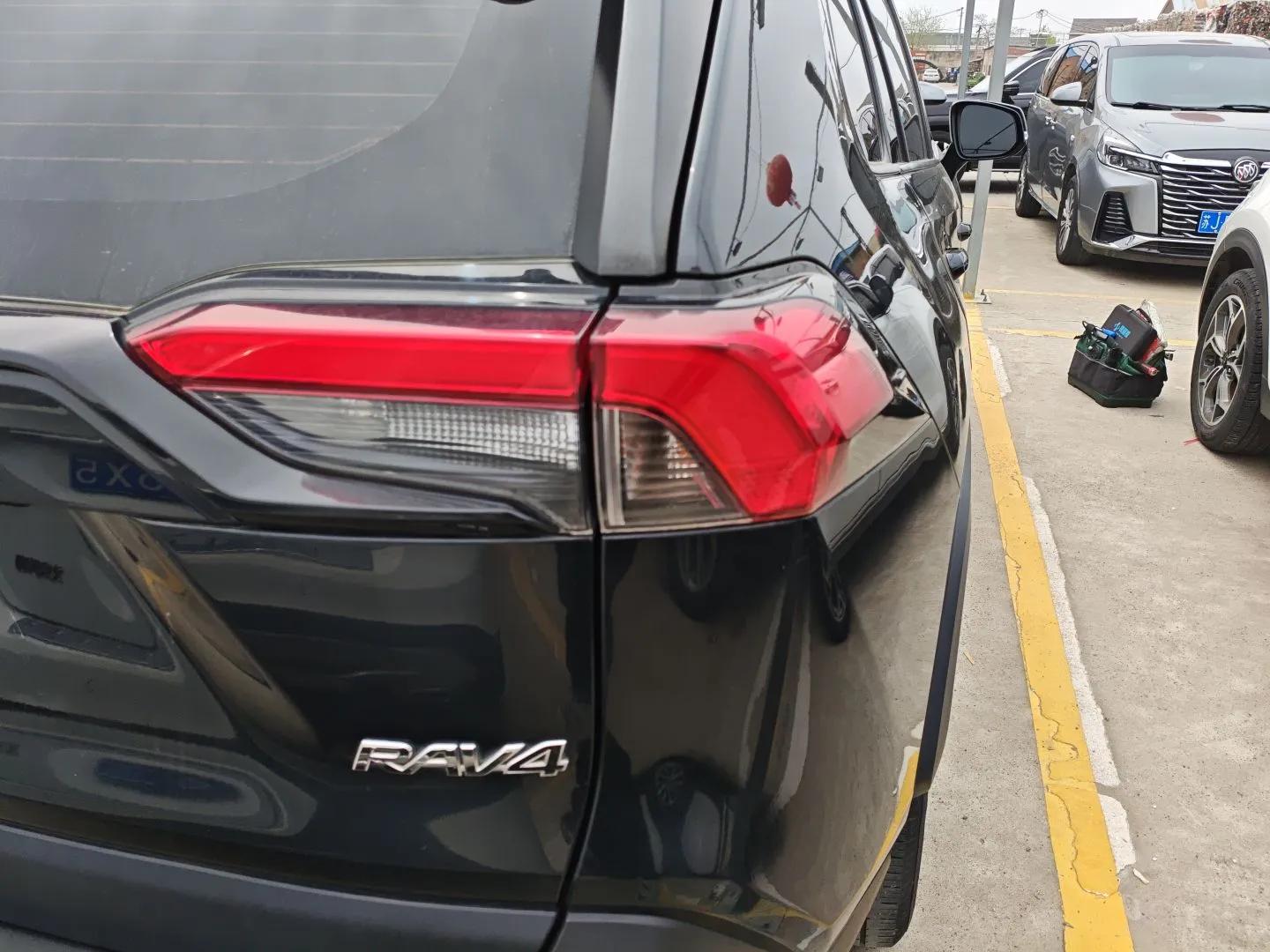 Toyota RAV4 2022 2.0L CVT Two-Wheel Drive Fashion Plus Edition — миниатюра 7