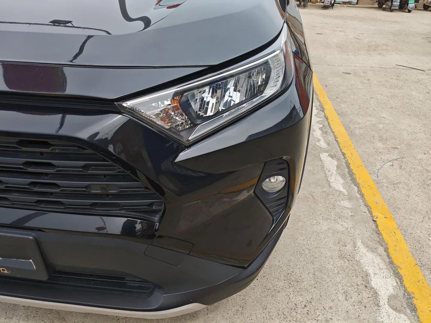 Toyota RAV4 2022 2.0L CVT Two-Wheel Drive Fashion Plus Edition — миниатюра 9