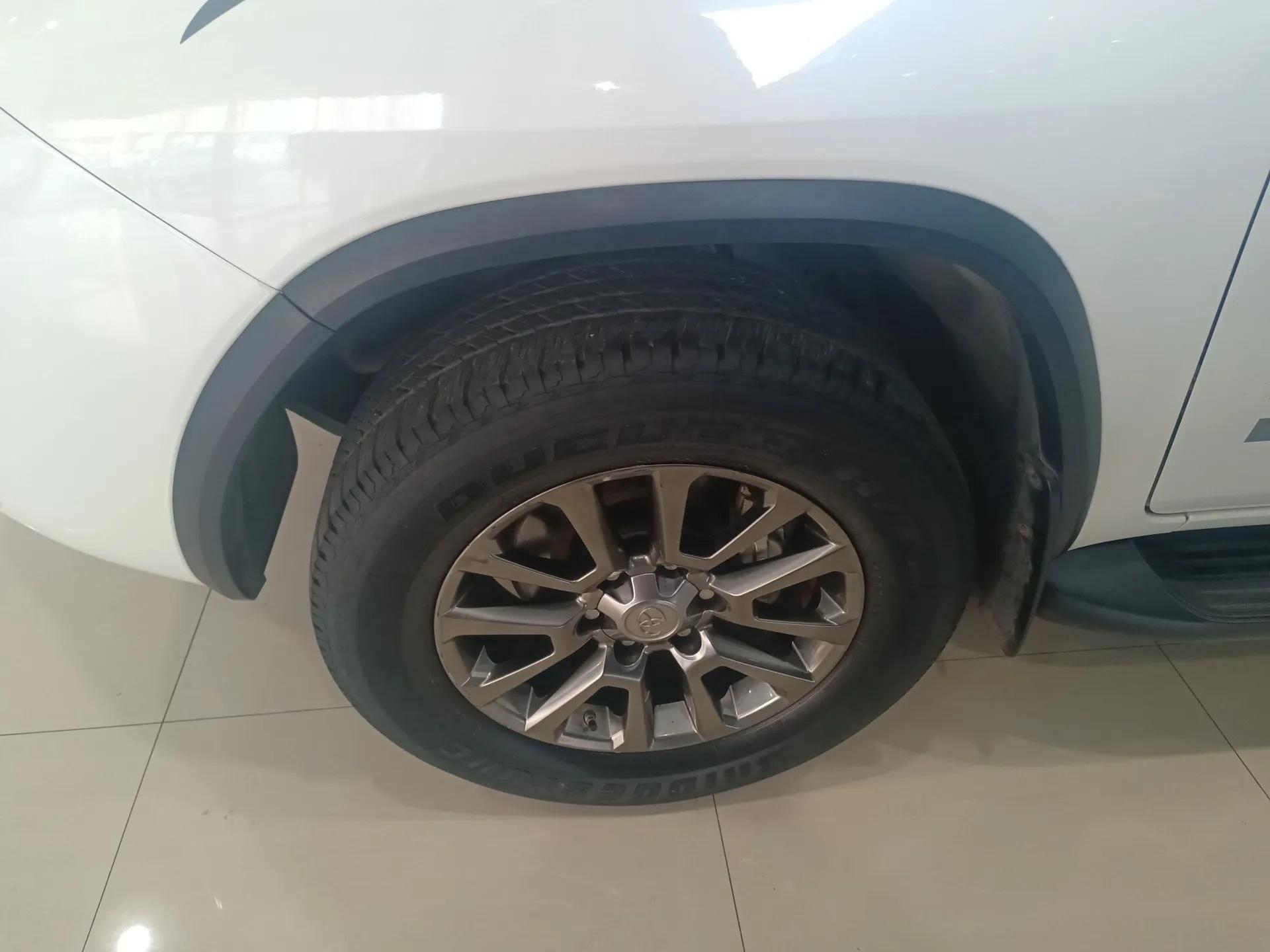 Toyota Fortuner 2016 2.7L Middle East Version — миниатюра 8