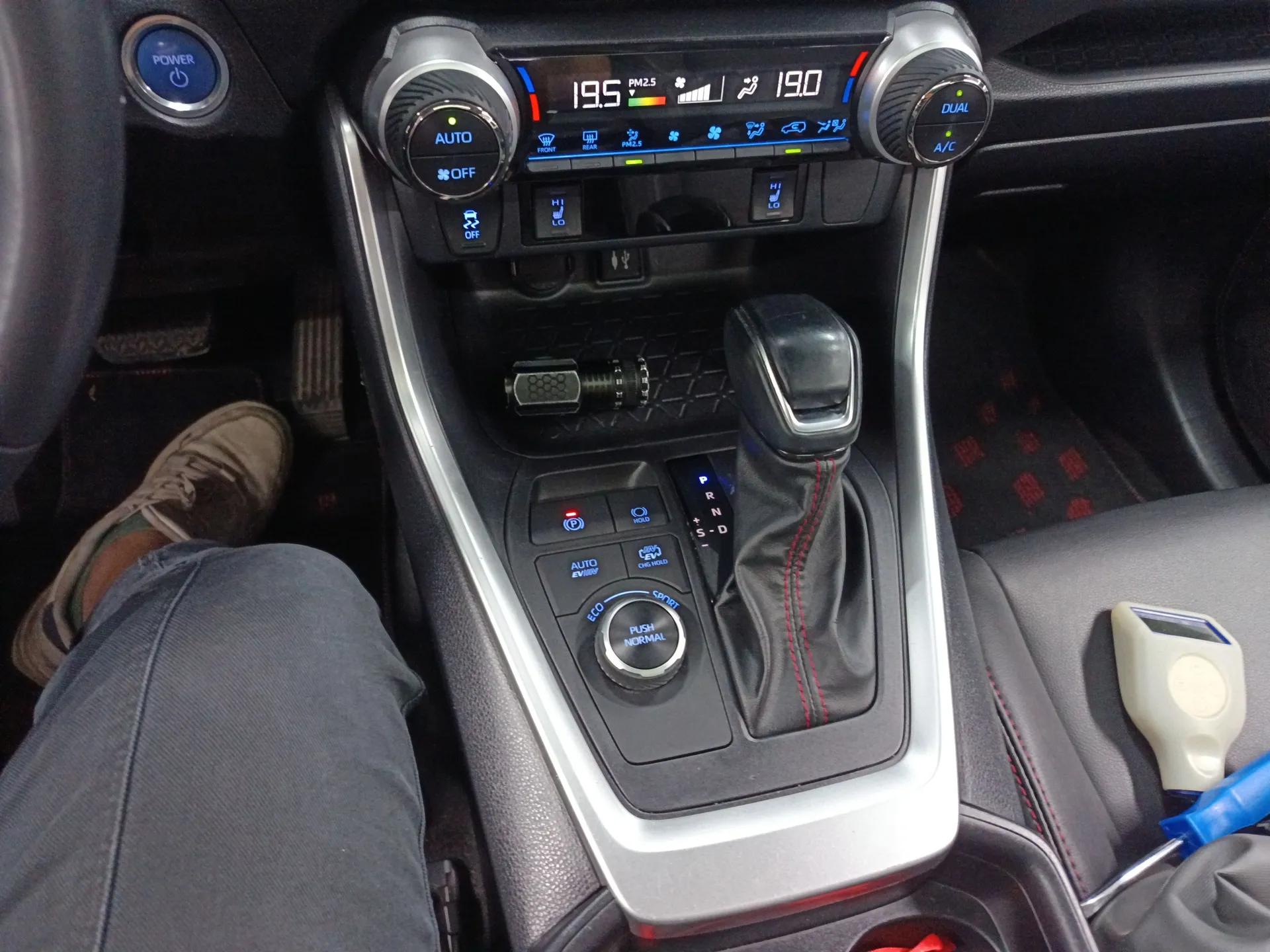 Toyota Wildlander New Energy 2021 High-Performance Edition 2.5L Two-Wheel Drive Powerful Version — миниатюра 17