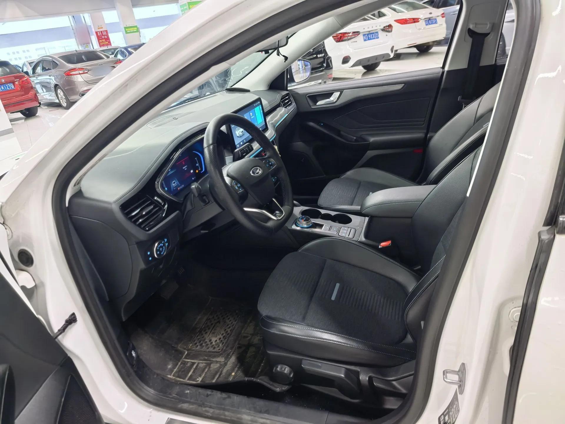 Ford Focus Active 2021 EcoBoost 180 Automatic Trendy Model — миниатюра 14