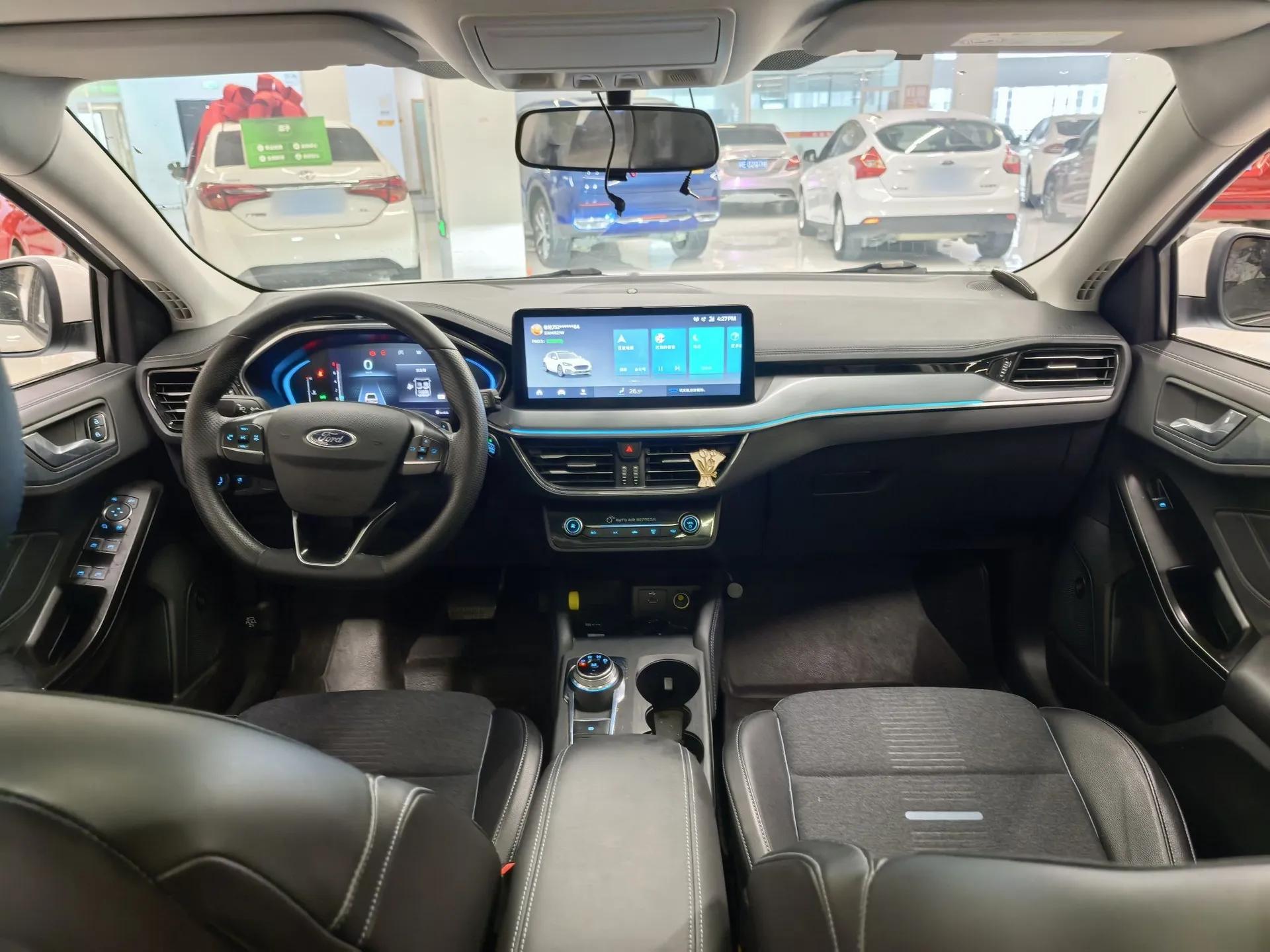 Ford Focus Active 2021 EcoBoost 180 Automatic Trendy Model — миниатюра 19