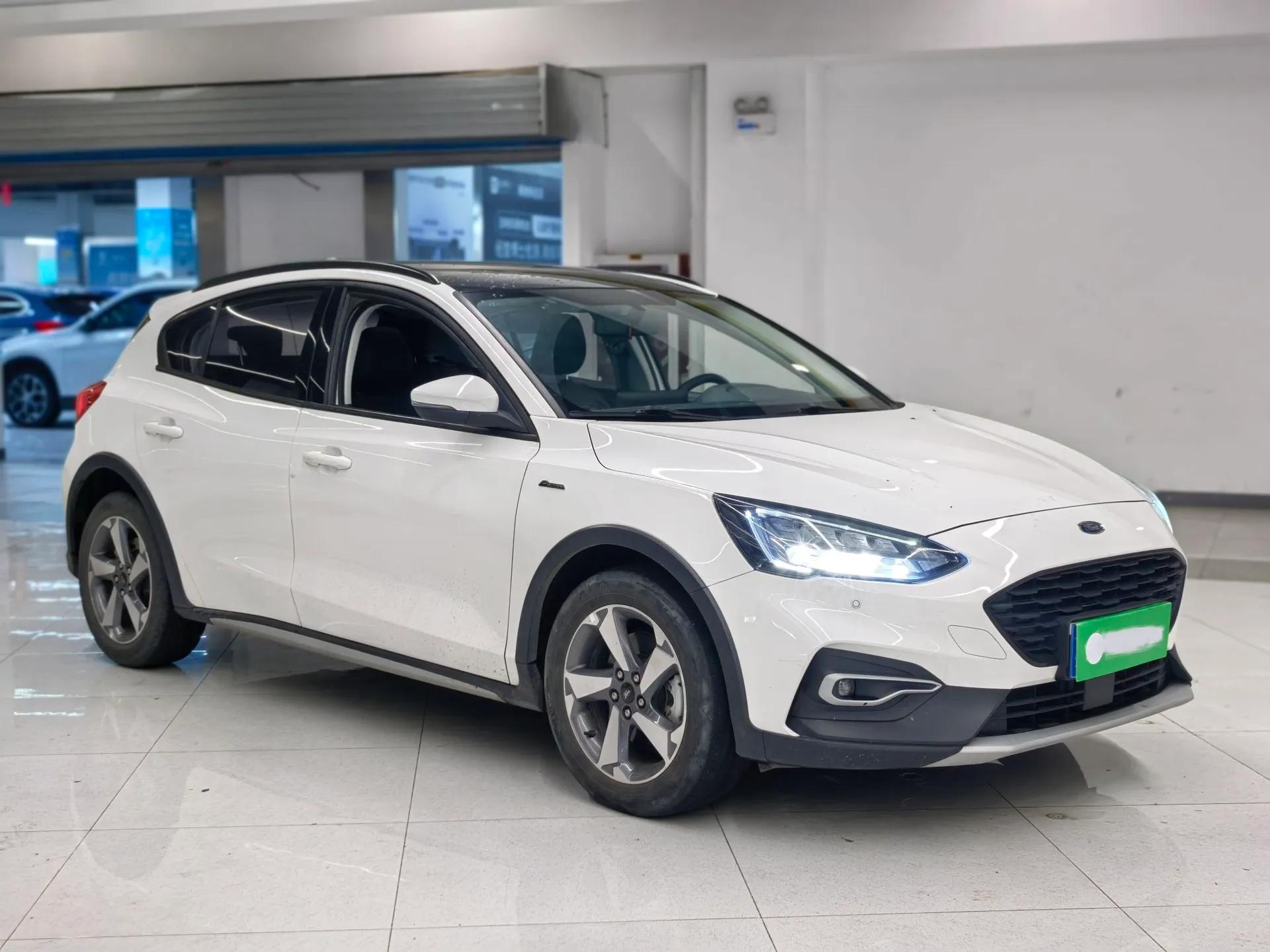 Ford Focus Active 2021 EcoBoost 180 Automatic Trendy Model — миниатюра 4