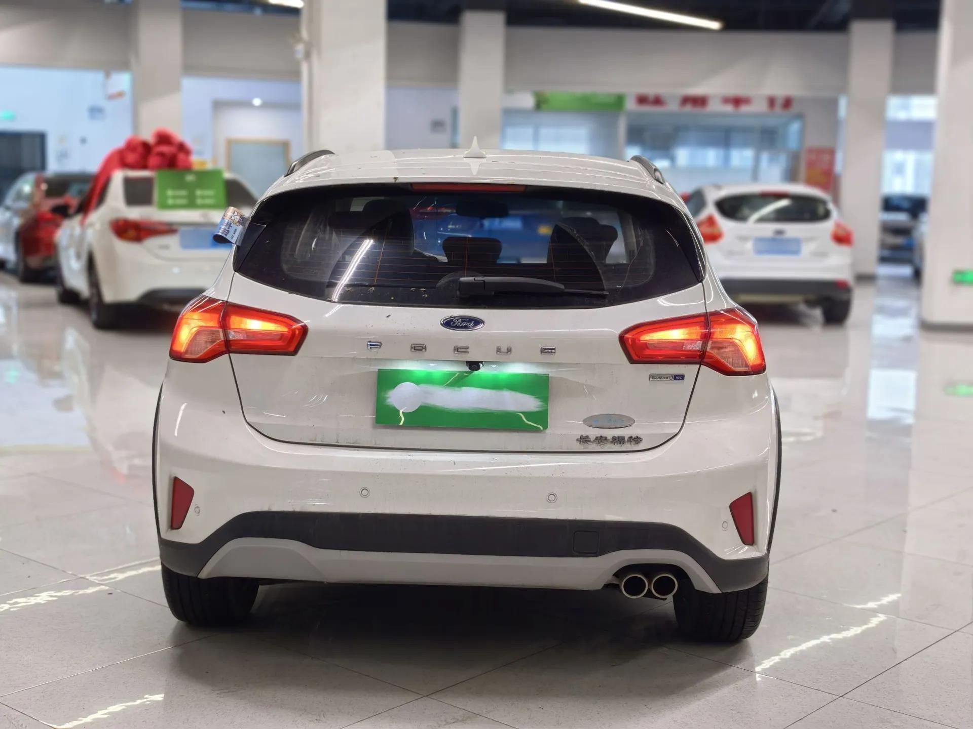 Ford Focus Active 2021 EcoBoost 180 Automatic Trendy Model — миниатюра 5