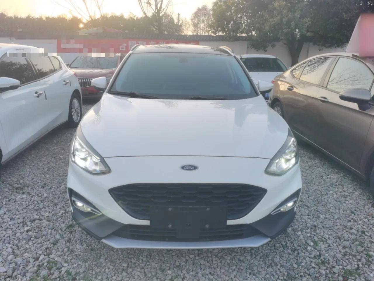 Ford Focus Active 2020 EcoBoost 180 Automatic Trendy Model — миниатюра 3