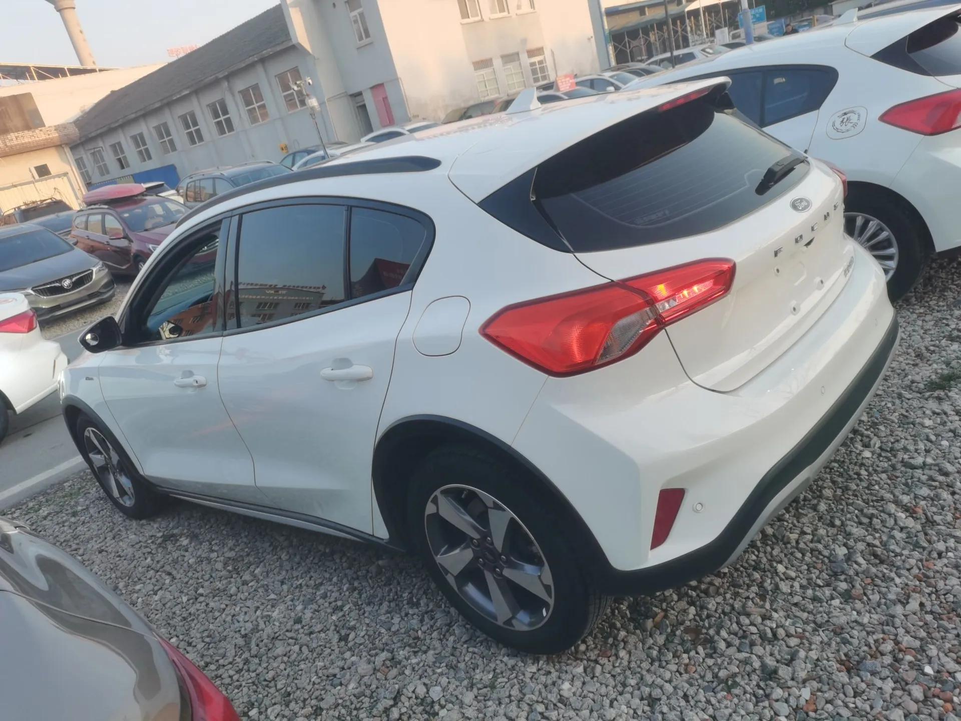 Ford Focus Active 2020 EcoBoost 180 Automatic Trendy Model — миниатюра 5