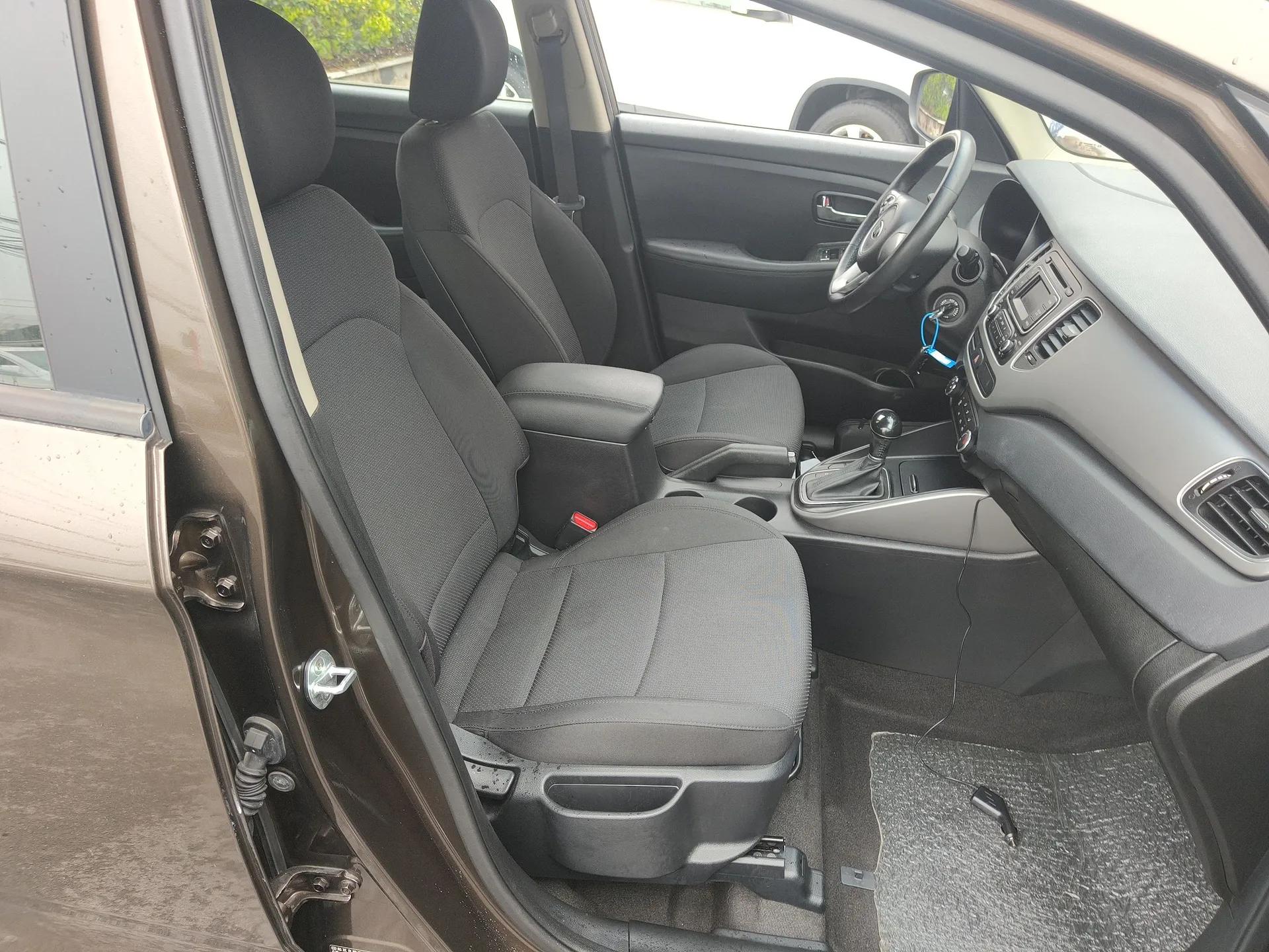 Kia Carens 2013 2.0L 5-Seater Automatic Standard Version China V Standard — миниатюра 23