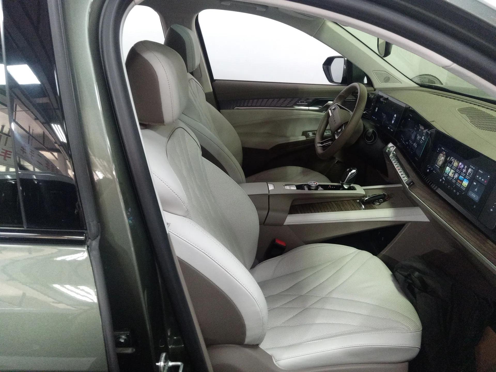Roewe RX9 2023 2.0T Two-Wheel Drive Enjoyment Version — миниатюра 23