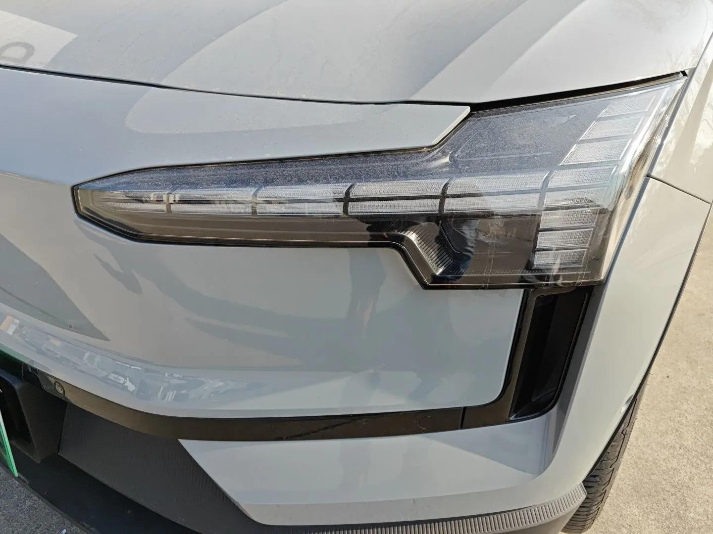 Volvo EX30 2025 Rear-Drive Long-Range Version Ultra — миниатюра 2