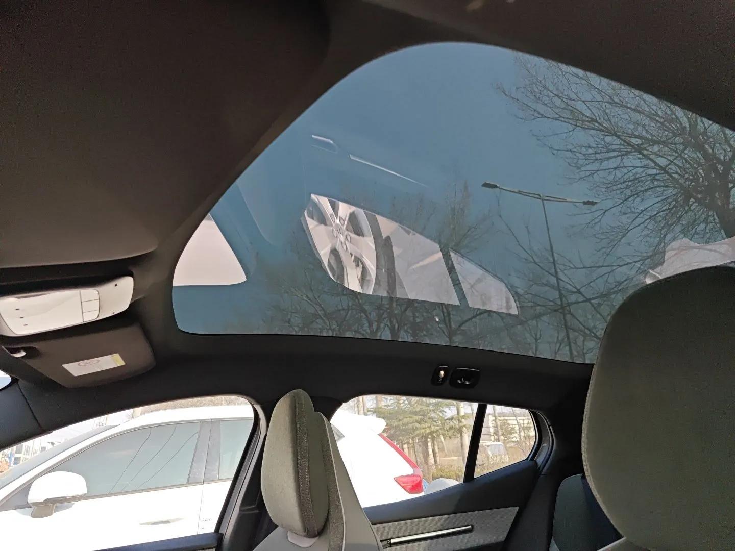 Volvo EX30 2025 Rear-Drive Long-Range Version Ultra — миниатюра 17